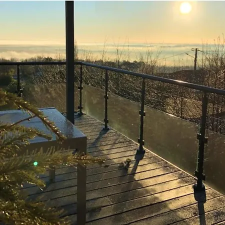 Villa De 4 Chambres A Montjoire Avec Magnifique Vue Sur La Montagne Piscine Privee Jardin Amenage Montjoire